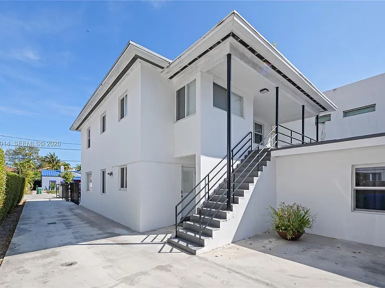 2240 SW 16th Ct #U — Photo 3
