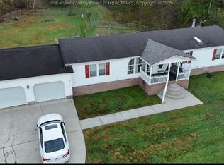 493 Island Creek Rd, Alum Creek, WV 25202