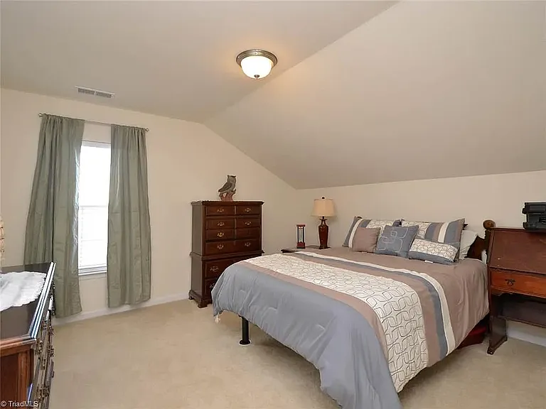 Bedroom: 3