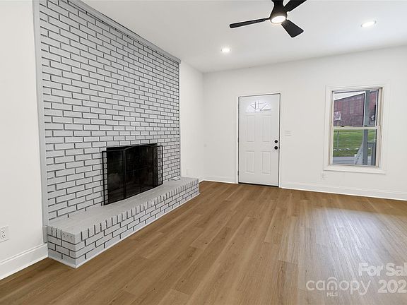4th image of 501 N Apple St #103