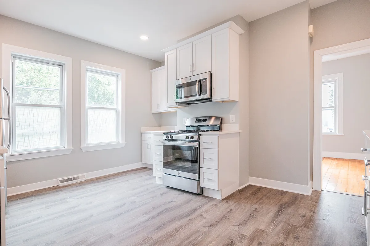 Building Photo - 16 Rossmore Rd #1
