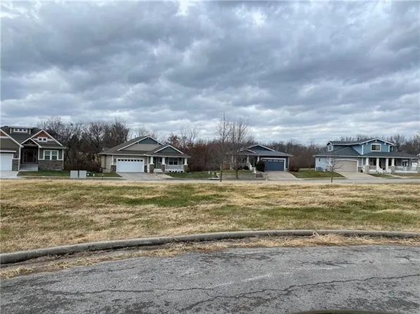 2030 Riverstone Dr, Excelsior Springs, MO 64024