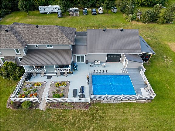 4th image of 7568 Russell Rd