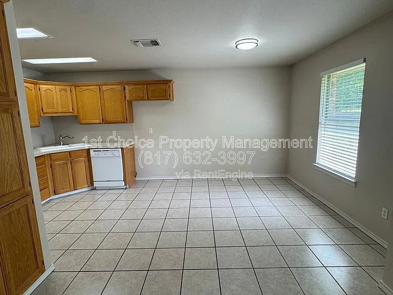 957 Austin Ct — Photo 5