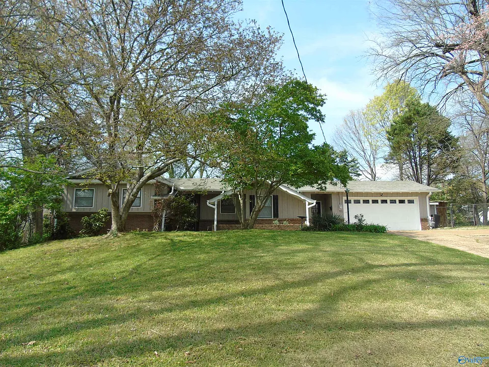 2504 Maysville Cir NE