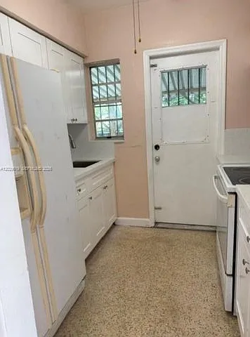 75 SW 72nd Ave — Photo 15