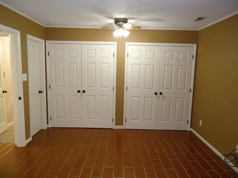 110 Manhattan Ct — Photo 7