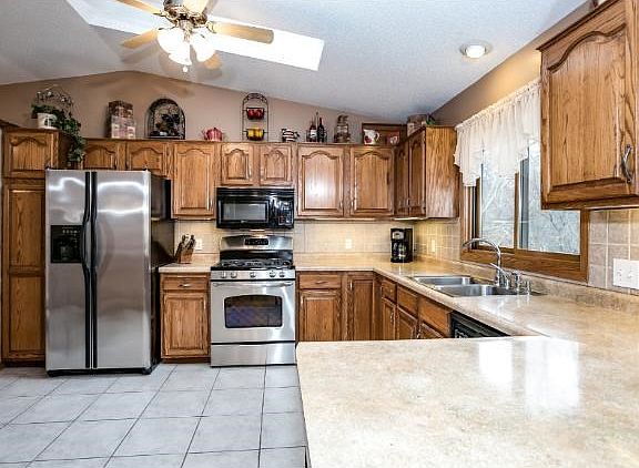 4th image of 1044 Wedgwood Ln S