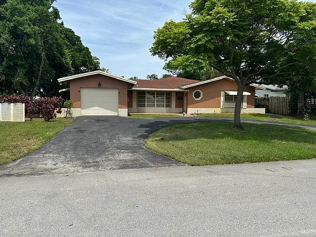 732 SE 11th Ave — Photo 1