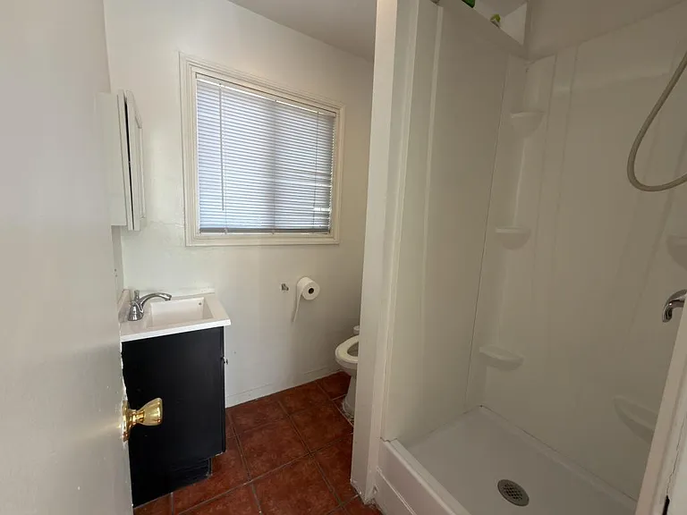 986 Merritt Dr — Photo 8