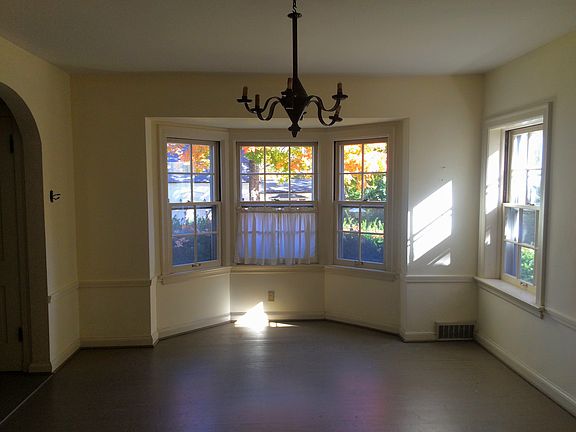 5th image of 33 Berry Wood Dr