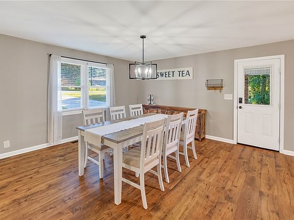 4th image of 207 Ridgecrest Way