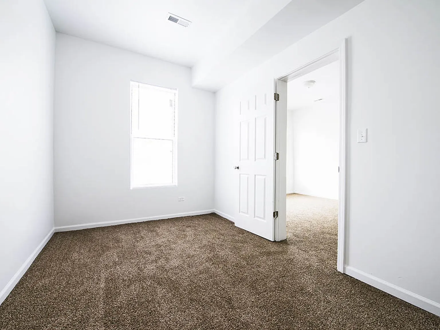 708 S Karlov — Photo 4