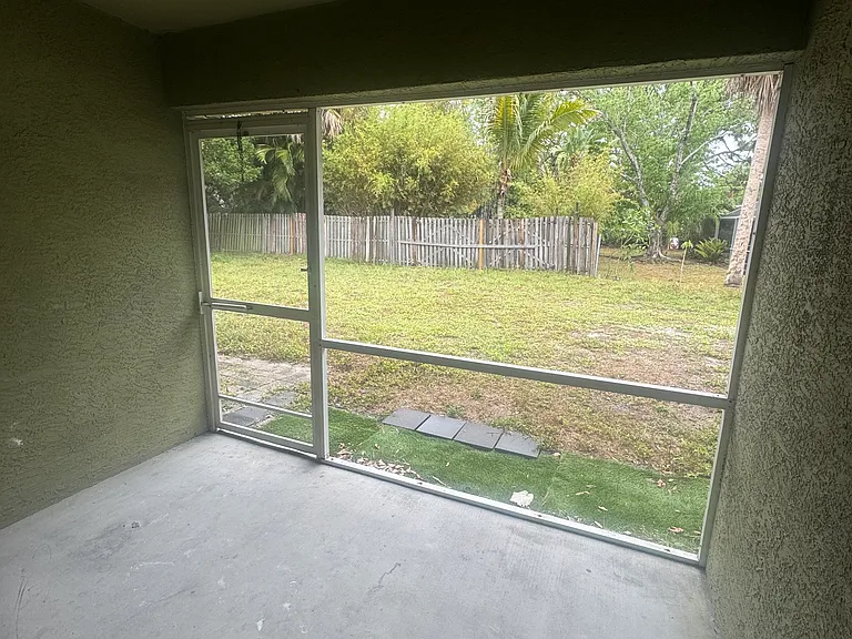 123 SE 24th Ave #125 — Photo 8