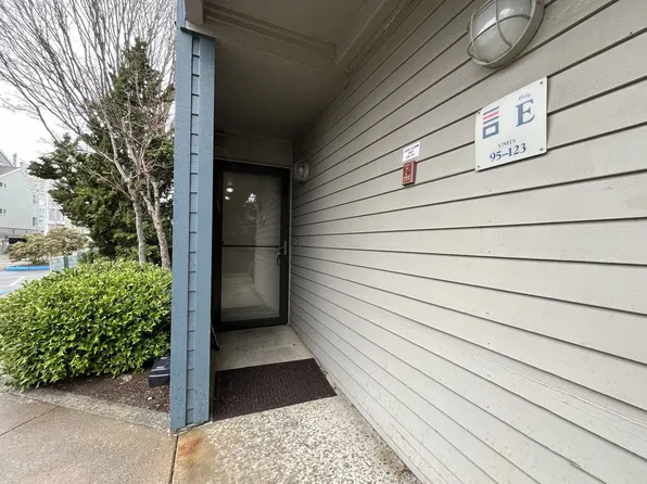 123 N Hayden Bay Dr, Portland, OR 97217