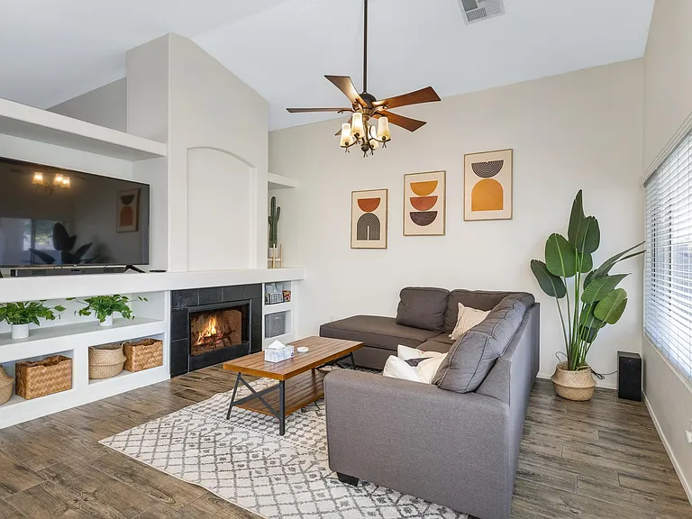559 W Scott Ave — Photo 25