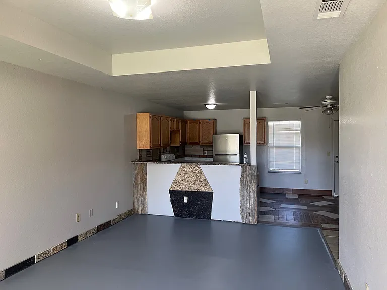 2712 Oak Dr — Photo 2