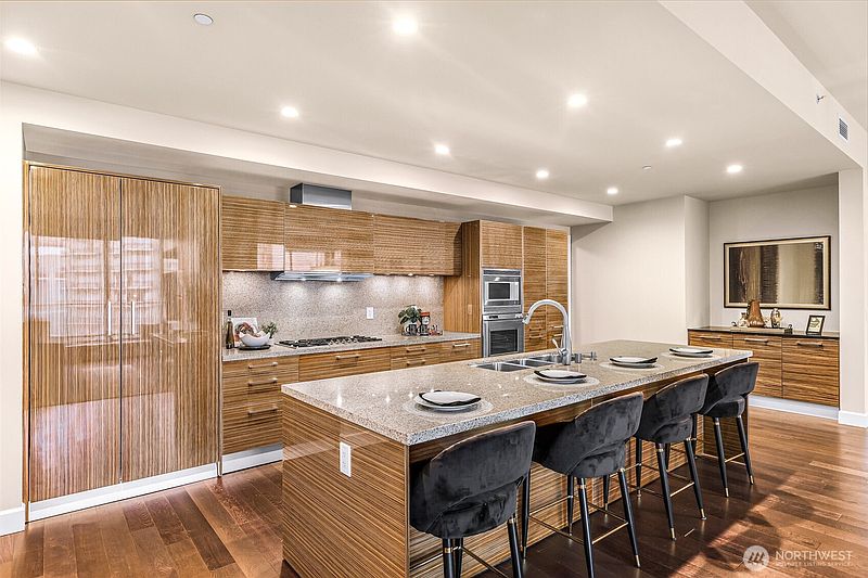 2nd image of 1920 4th Avenue #2605