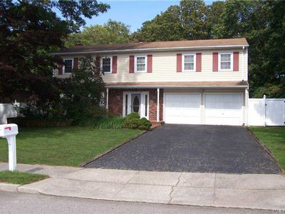 15 Richard Ct, Lake Grove, NY, 11755