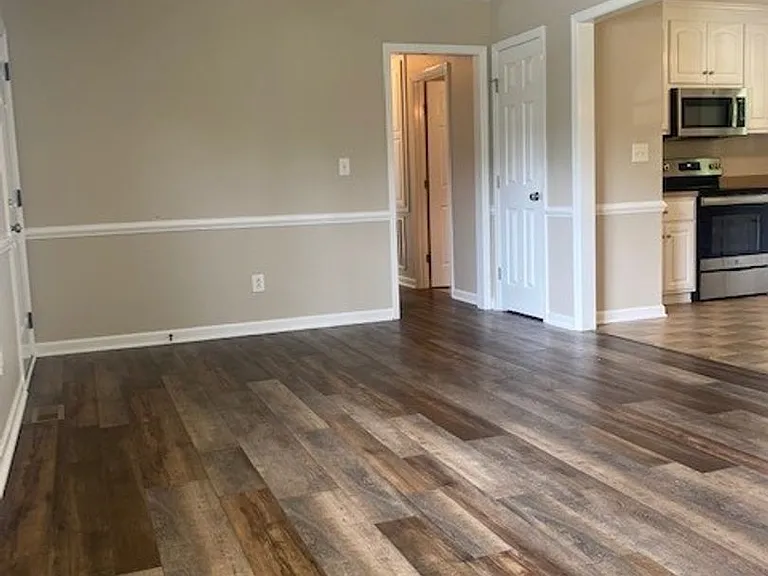 211 Koufax Dr — Photo 5