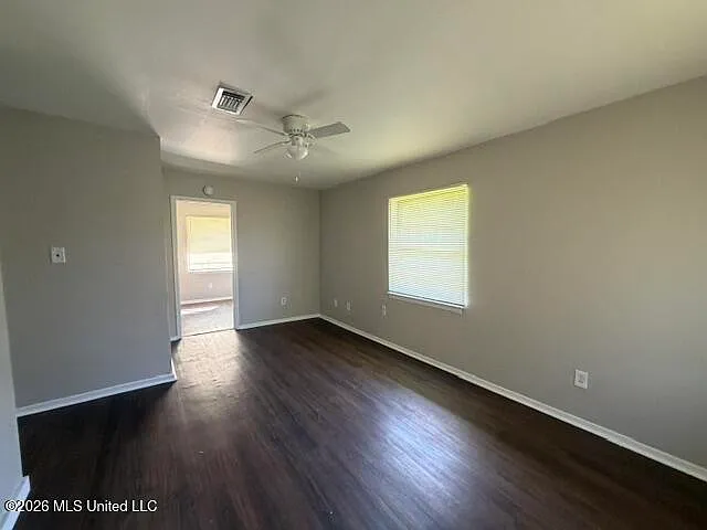 3 bed, 1.0 bath, 1036 sqft, $1,150 — Photo 2
