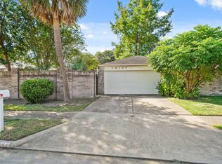 16107 Grassy Creek Dr, Houston, TX 77082