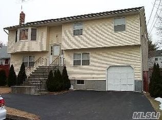 578 Plainview Rd, Plainview, NY 11803