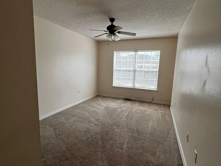202 Johnson Ct — Photo 6
