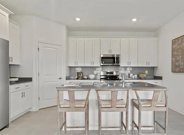 4246 Saint Thomas Way — Photo 3
