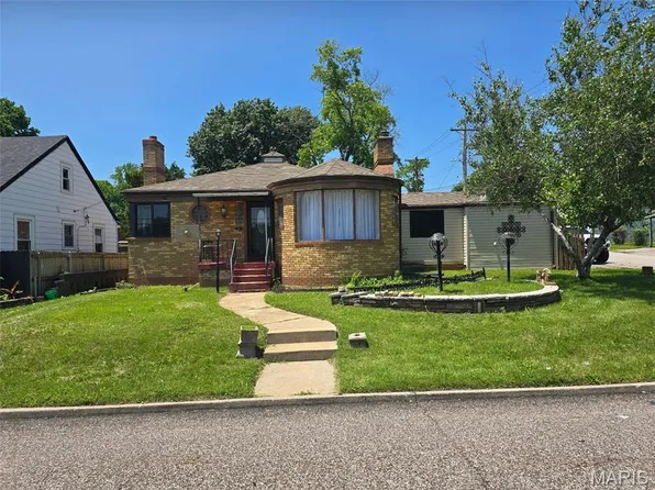 9405 Mackenzie Rd, Saint Louis, MO 63123