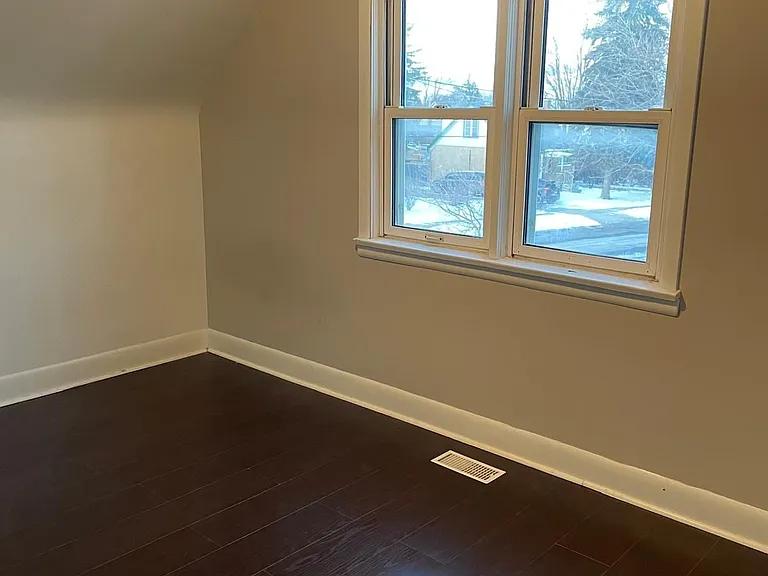 41 Belleview Ave E #UPPER — Photo 5