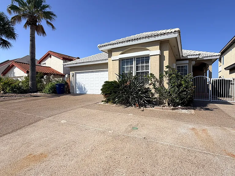 13806 Primavera Dr — Photo 1