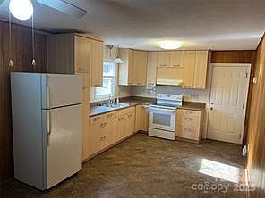 5th image of 207 Pinehurst Dr