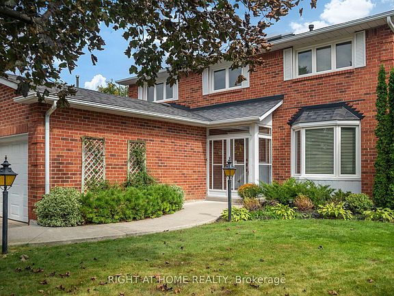 3rd image of 20 Mowat Ct