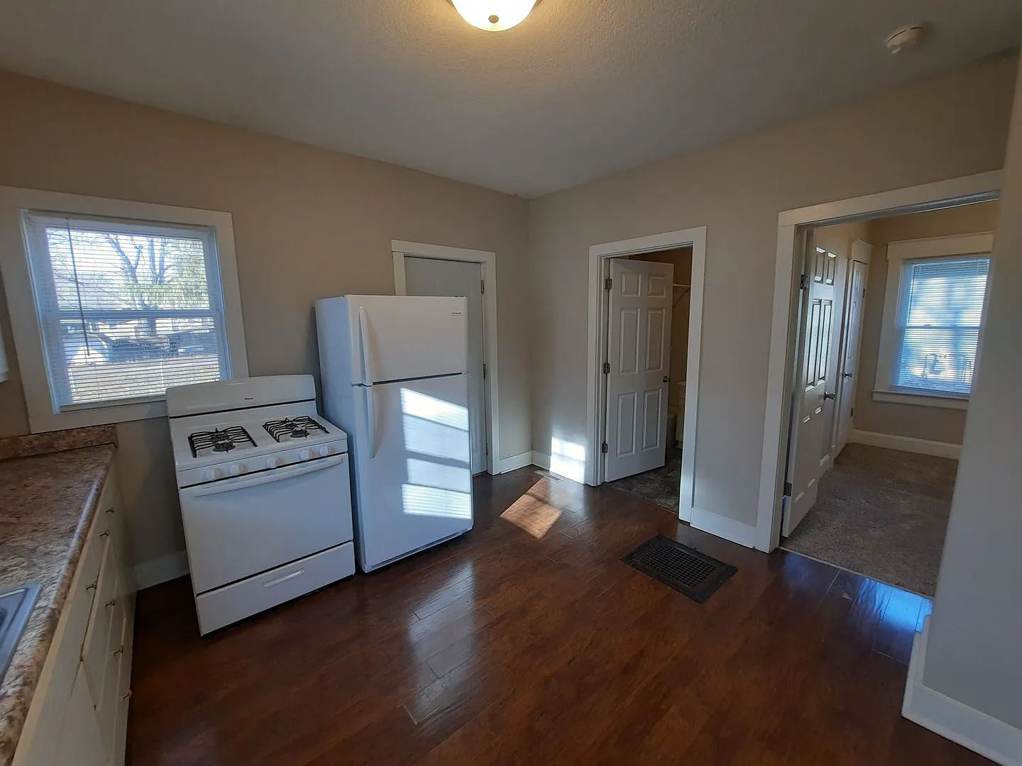 2 Bedroom, 1 Bathroom Home — Photo 2