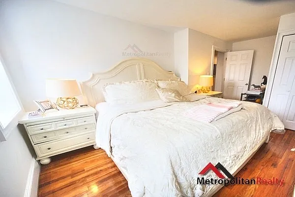 Rented by Metropolitan Realty | media 10