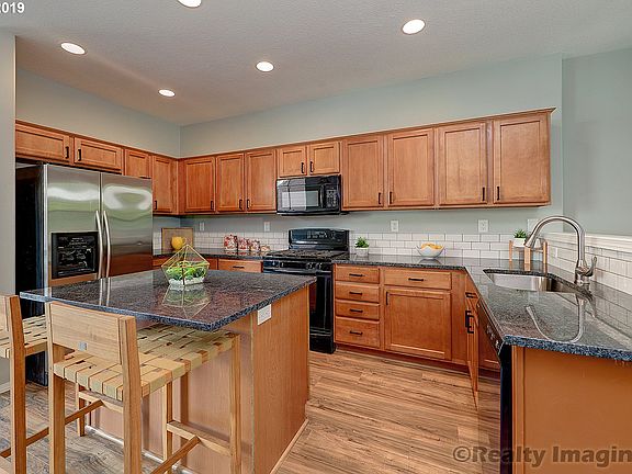 4th image of 3407 SE Brookwood Ave