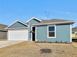400 NW Pinwheel St, Gentry, AR 72734