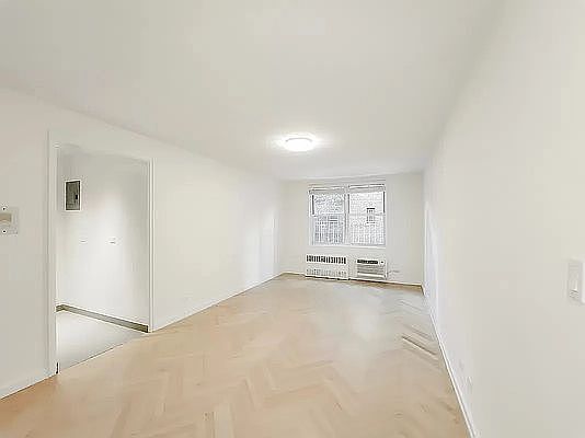 1st image of 316 E 55th St APT 4D