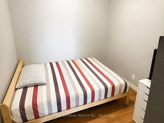 5th image of 761 Bay St #3304