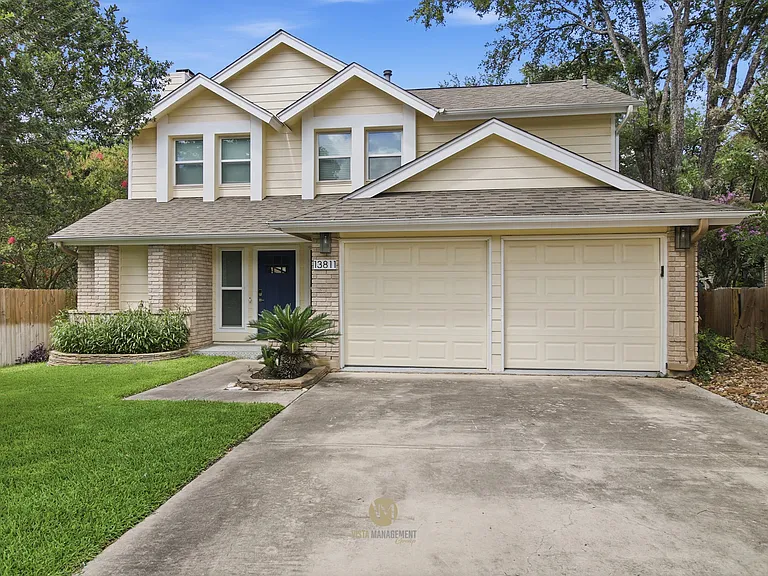 13811 Stone Hollow Dr — Photo 2