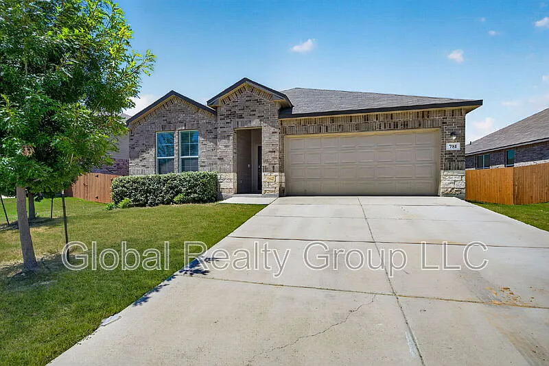4 bed, 2.0 bath, 1796 sqft, $2,095 — Photo 3