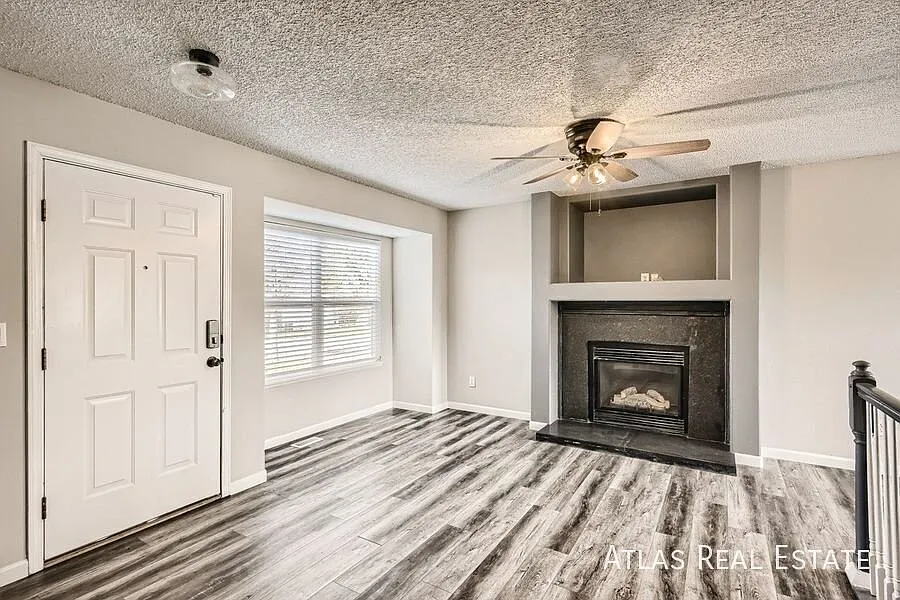 2 Weeks Free Rent Plus Free 55" Tv If Moved In By 9/30! Available Now! || Spectacular 3 Bed-2 Bat... — Photo 3