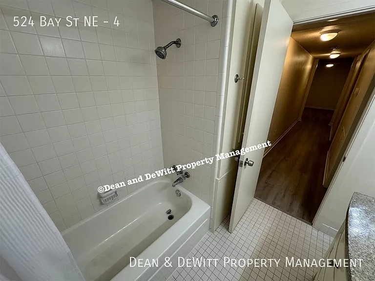 524 Bay St NE #4 — Photo 12