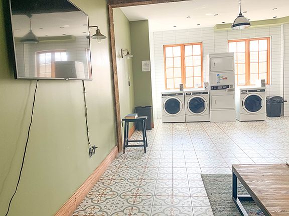 2nd image of 1655 Palmetto St #10C