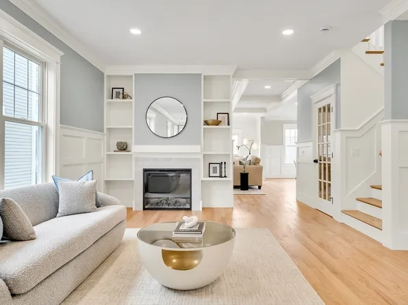 232 Lincoln St, Lexington, MA 02421