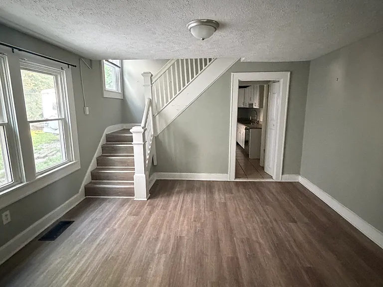 2319 Coyner Ave — Photo 4