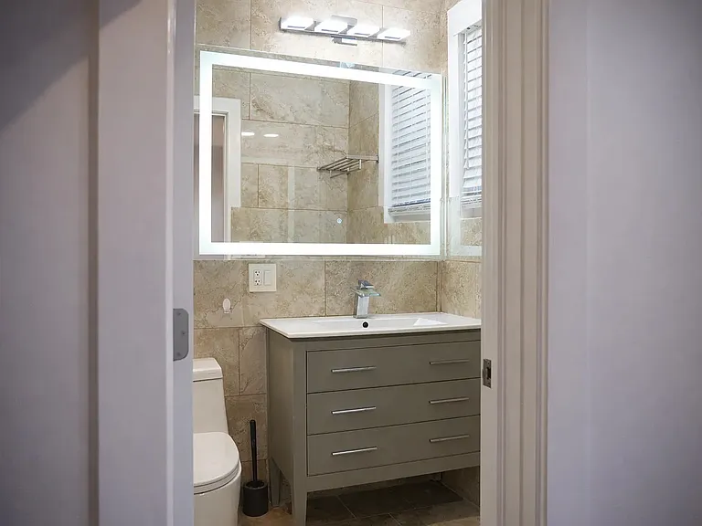 1633 Kalmia Rd NW #2 — Photo 8