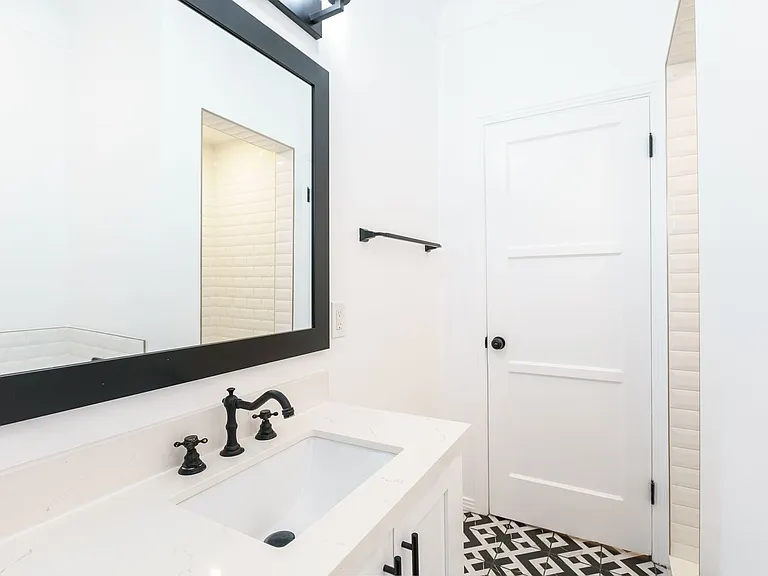 147 North Hamilton Drive — Photo 18