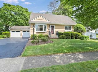 15 Sealy St, Westwood, NJ 07675